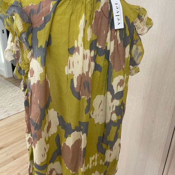 Velvet - Picture 4 of 7